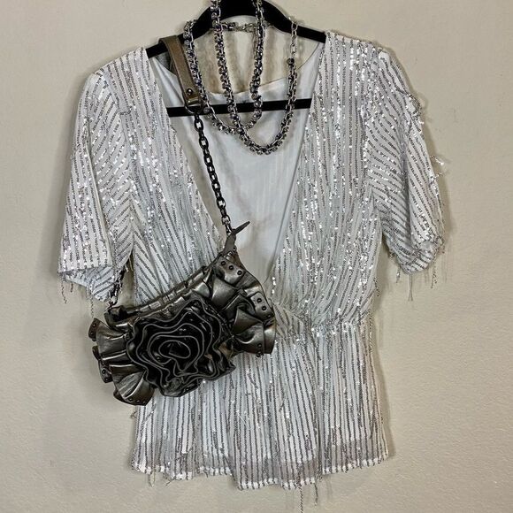 Silver Sequin NWOT V-neck Festive Top Sz M - Picture 5 of 7